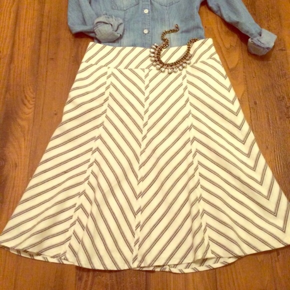 LOFT Dresses & Skirts - LOFT chevron linen skirt sz12